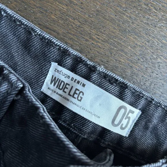 REFUGE DENIM BLACK RIPPED JEANS - Picture 4 of 5